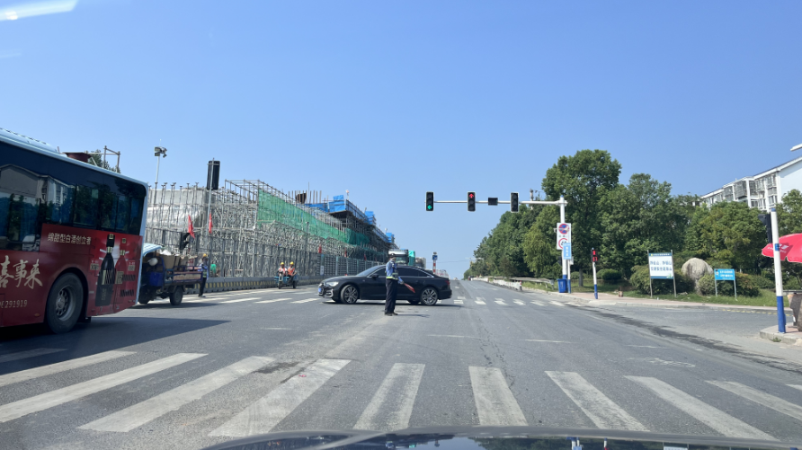 到惊人的191L100KM亏电油耗！龙8游戏进入比亚迪实测油耗遇堵车却拿(图4)